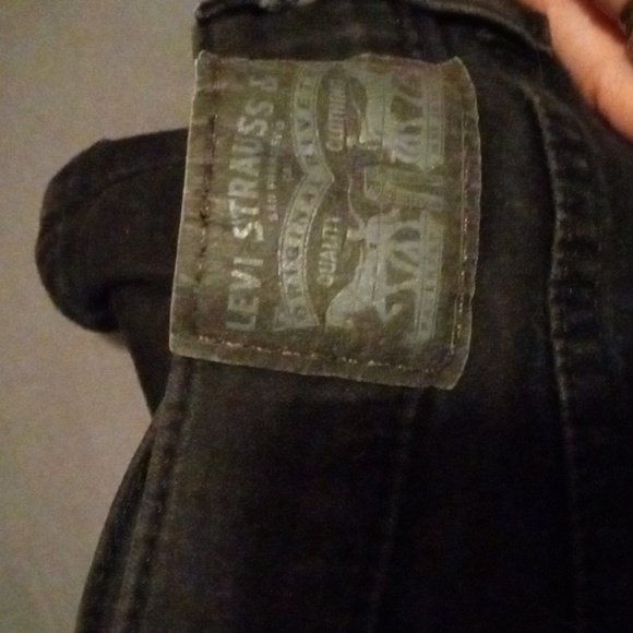 Two pairs of junior plus size Levi's jeans - Picture 3 of 3